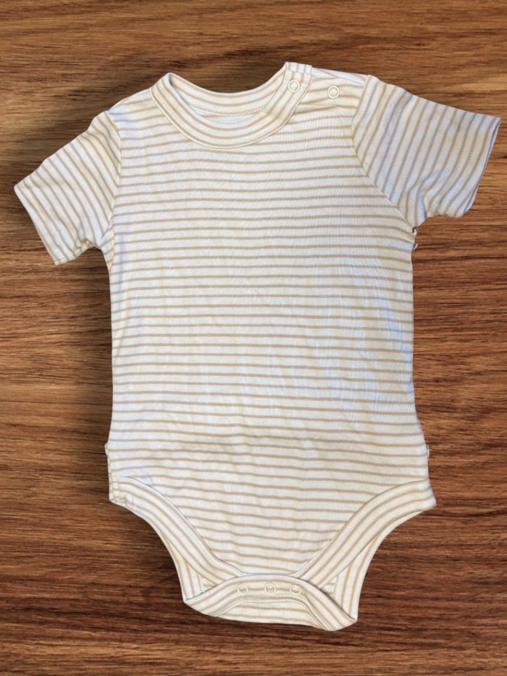 NWT Goumi Kids striped baby romper. It is crafted from a soft, ribbed